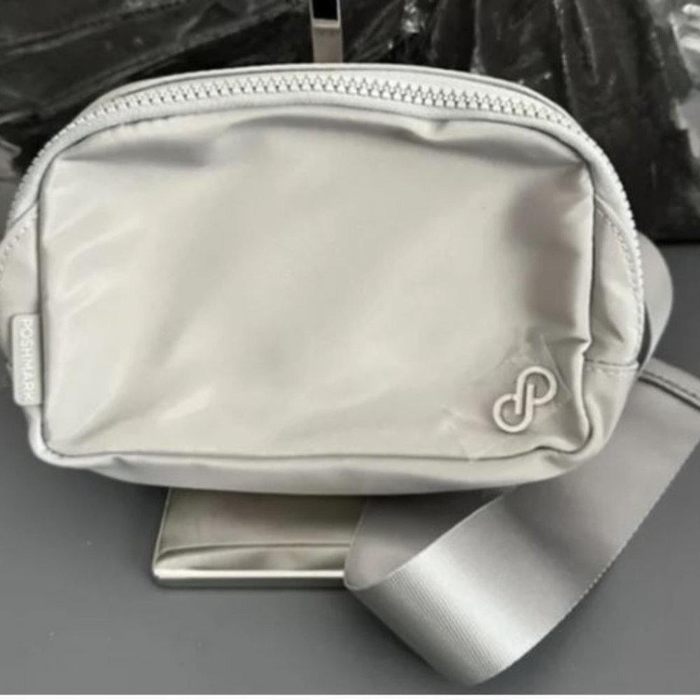 Poshmark/Lululemon Every Day Belt Bag